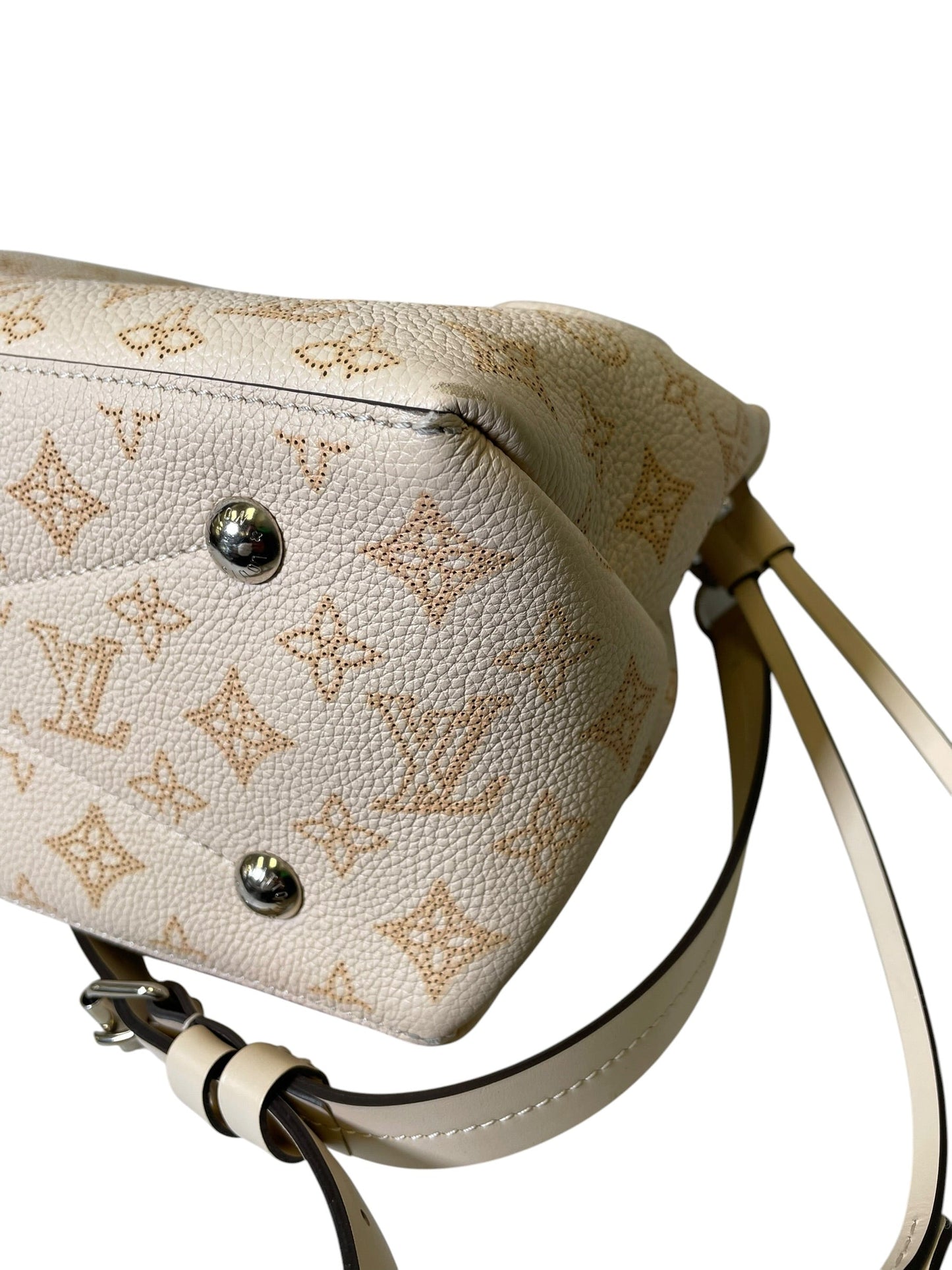 Handbag Luxury Designer By Louis Vuitton, Size: Medium