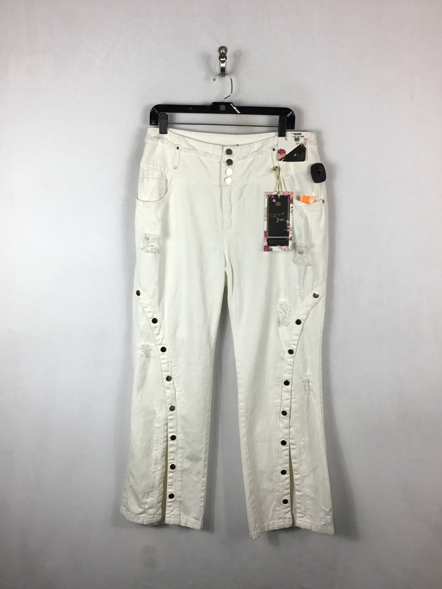 Jeans Flared By Clothes Mentor In Cream, Size: 12