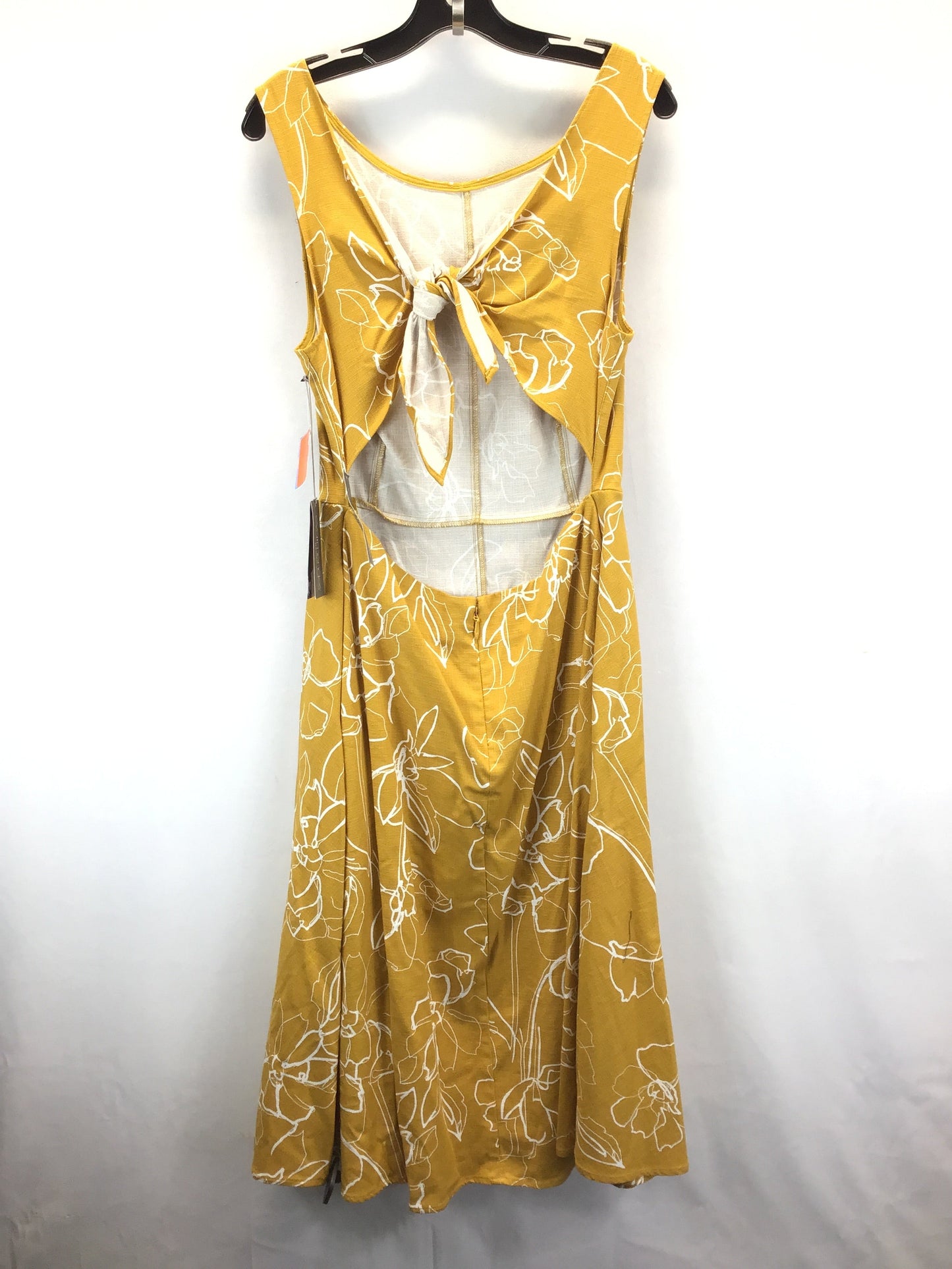 White & Yellow Dress Casual Midi Eva Mendes, Size 10