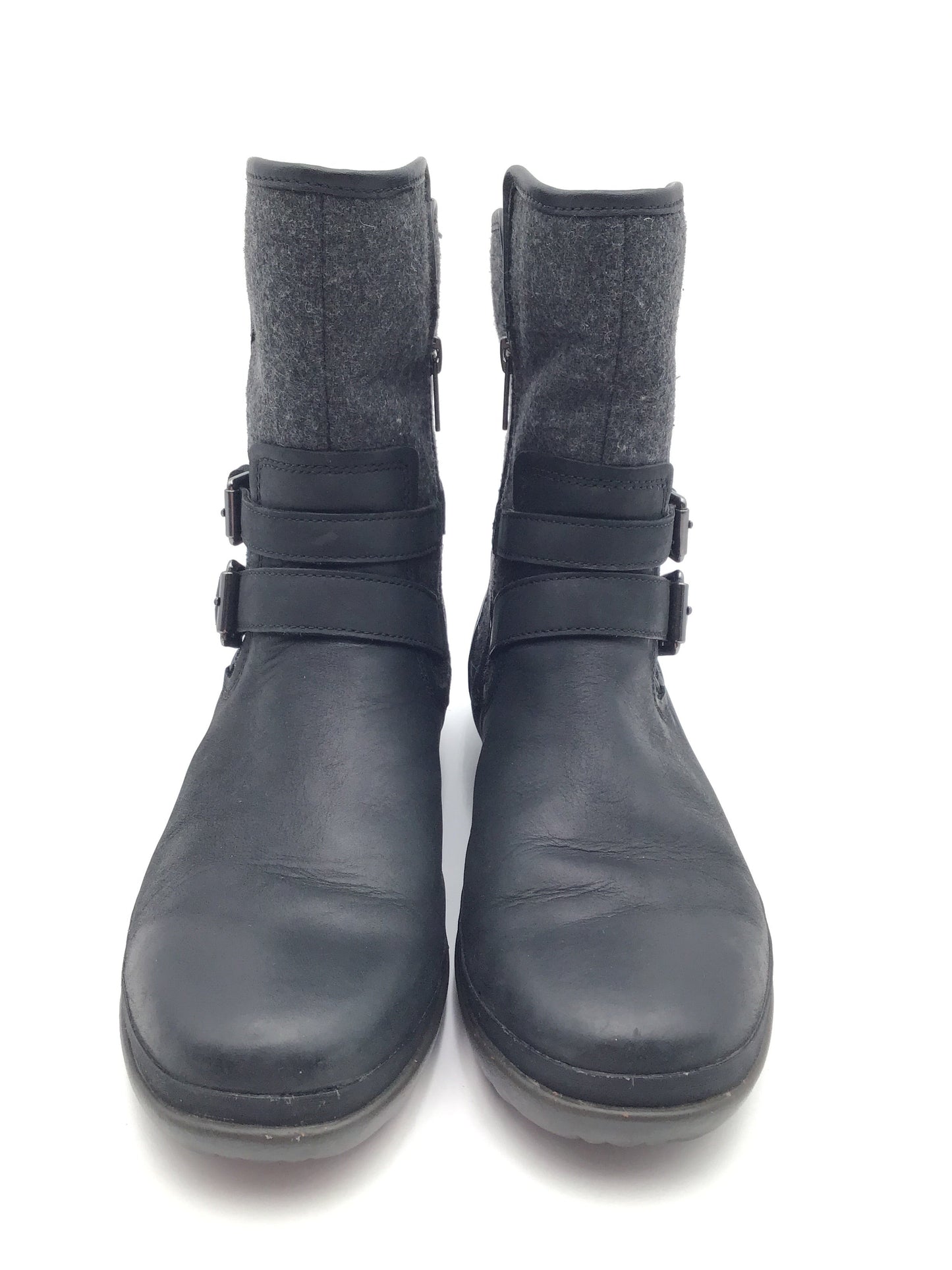 Boots Designer By Ugg In Black, Size: 8