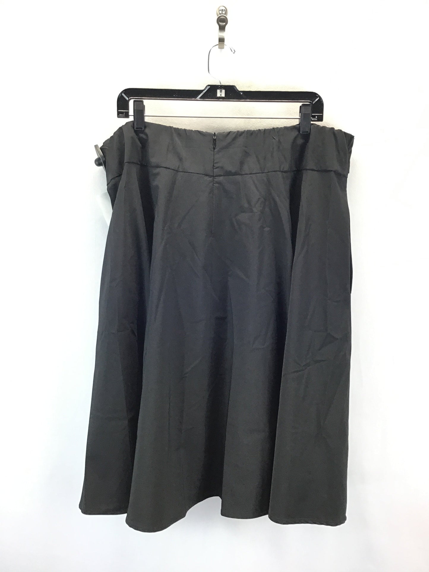 Skirt Midi By Clothes Mentor In Black, Size: 3x