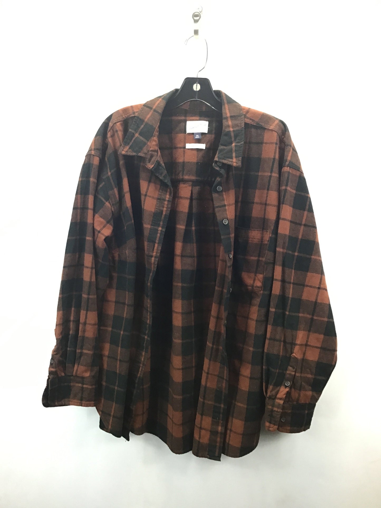 Top Long Sleeve By Universal Thread In Plaid Pattern, Size: 2x