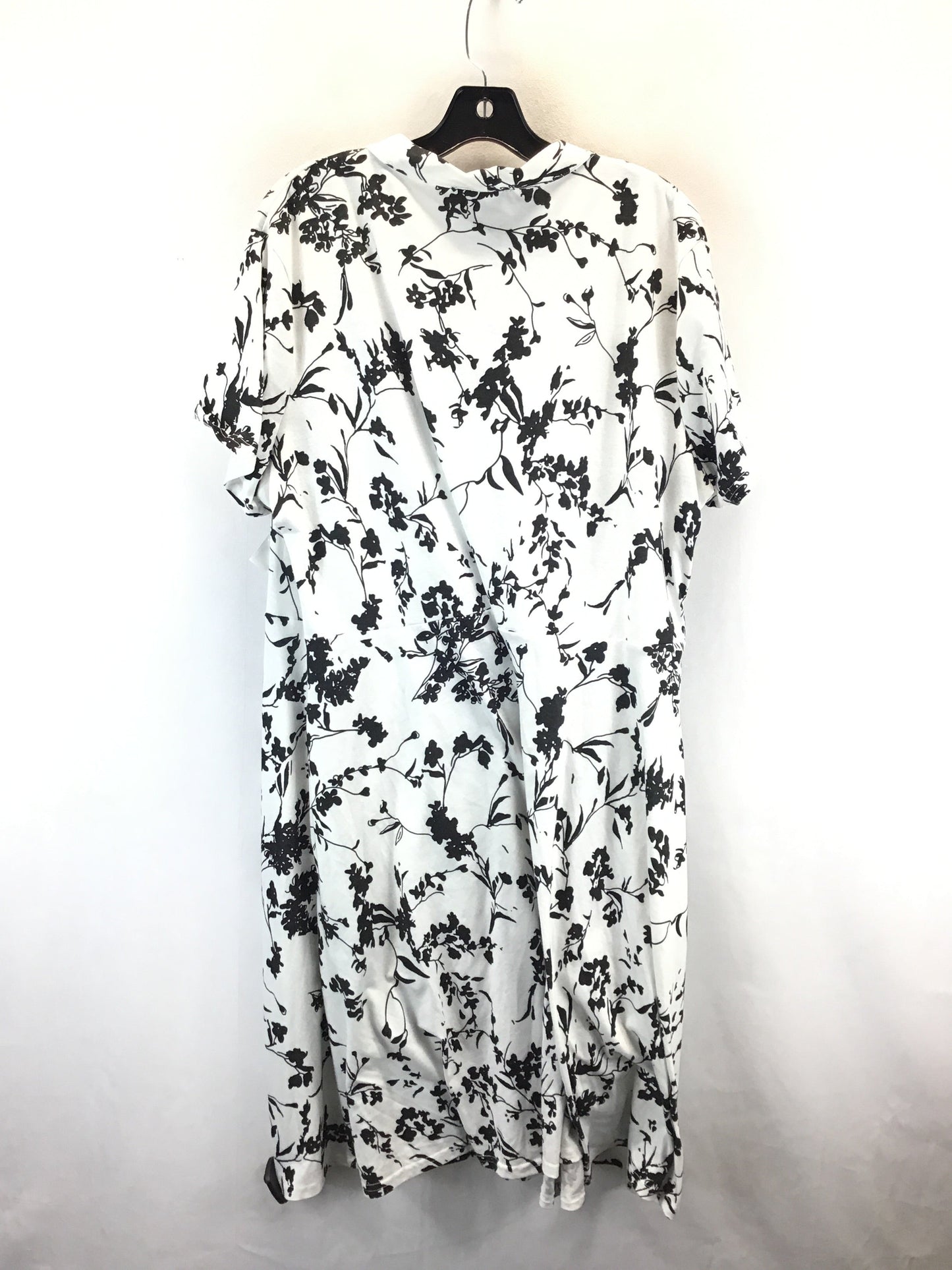 Dress Casual Midi By Clothes Mentor In Black & White, Size: 2x