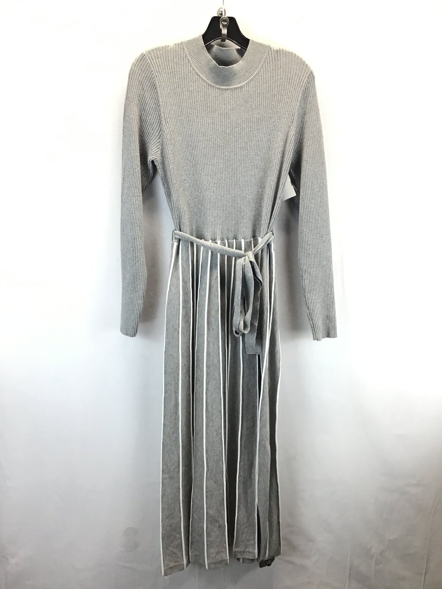 Dress Sweater By Clothes Mentor In Grey & White, Size: Xl