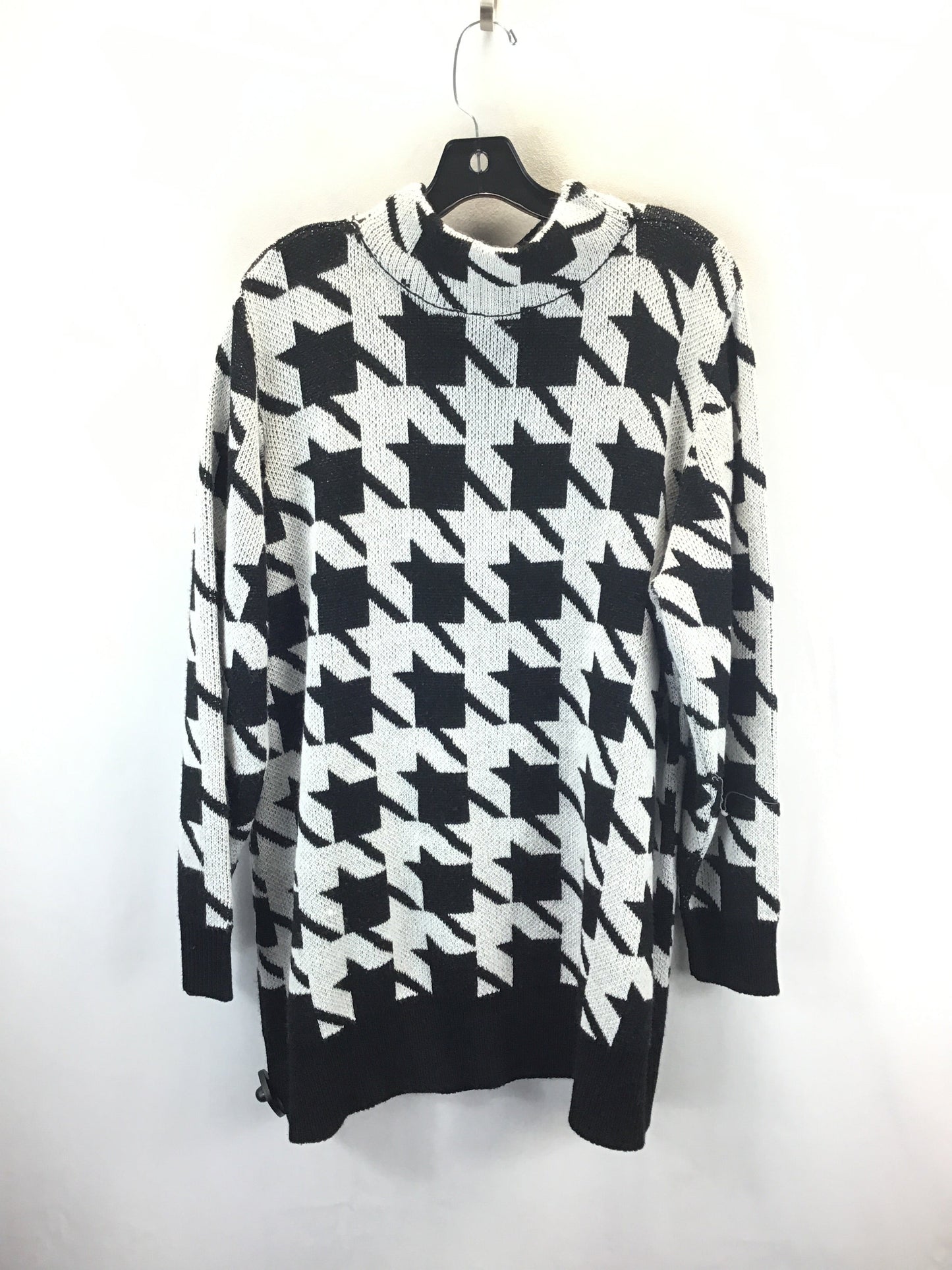 Sweater By Ashley Stewart In Black & White, Size: 2x