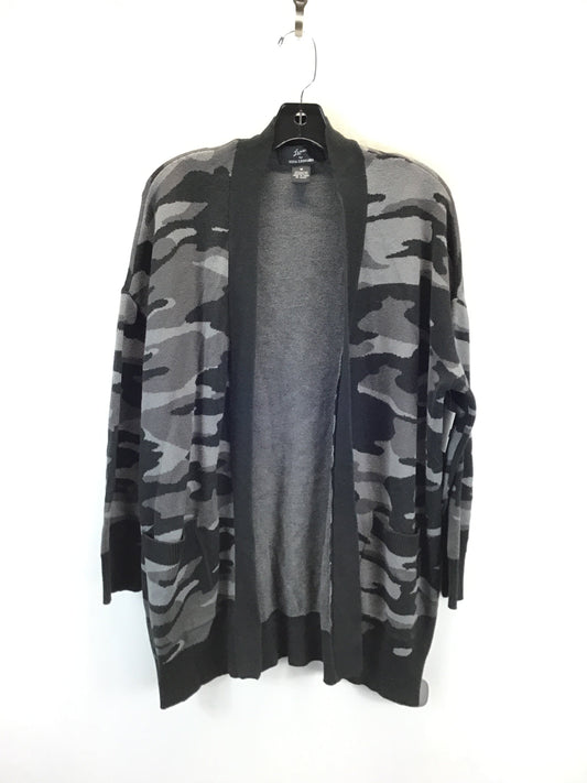 Sweater Cardigan By Clothes Mentor In Camouflage Print, Size: M