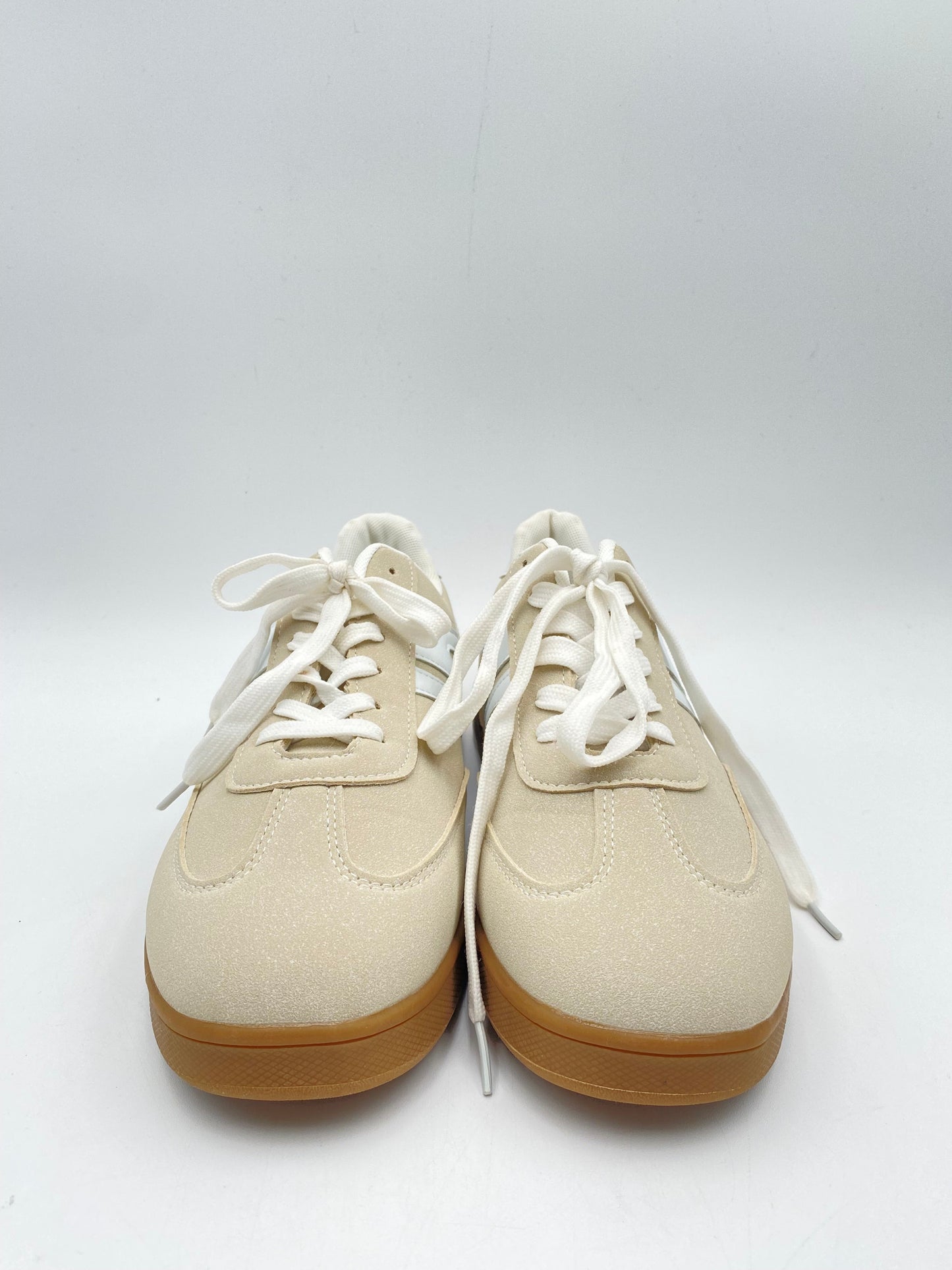 Shoes Sneakers By Clothes Mentor In Beige, Size: 9