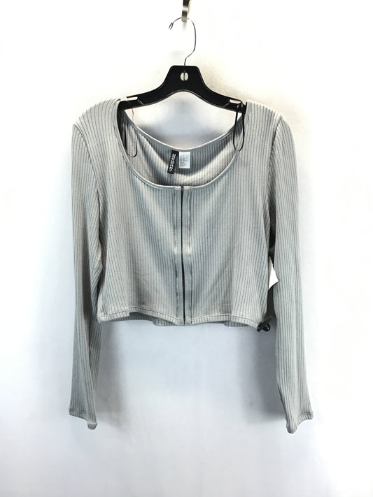 Top Long Sleeve Basic By Divided In Grey, Size: Xl