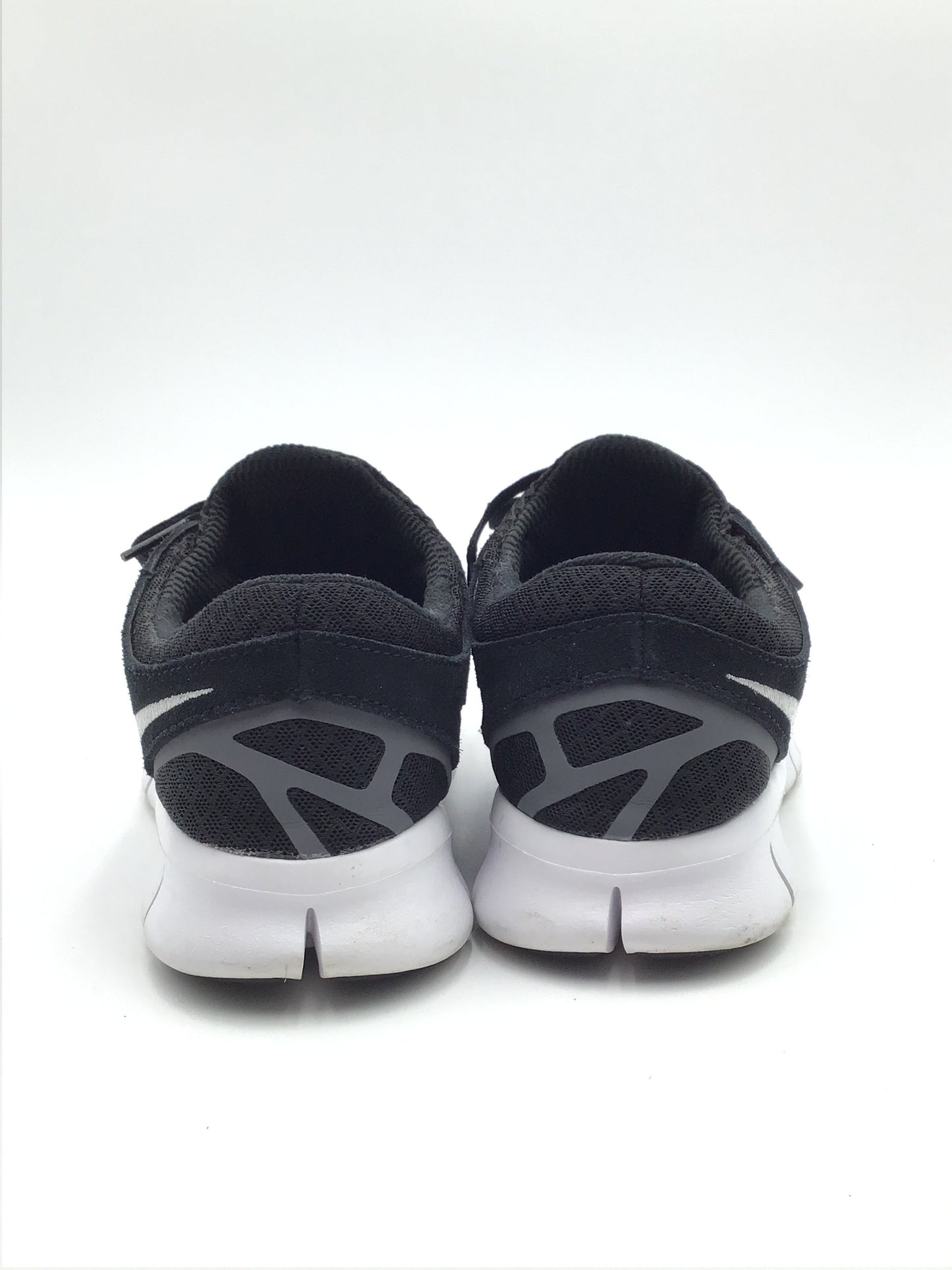 Black & White Shoes Sneakers Nike, Size 8