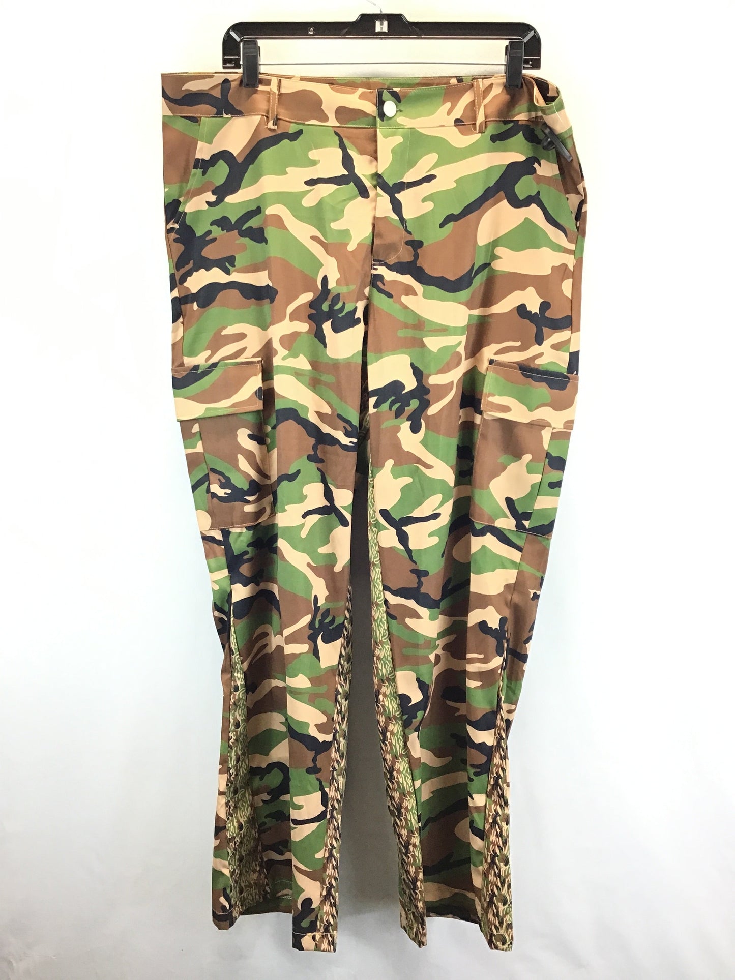 Camouflage Print Pants Cargo & Utility Clothes Mentor, Size 1x