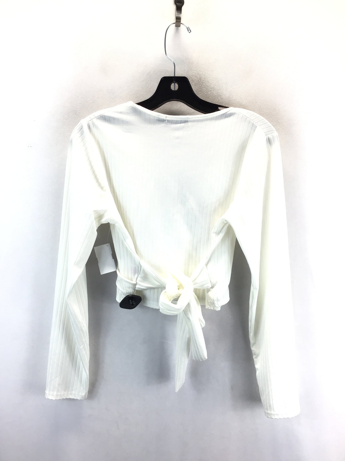 Top Long Sleeve By Pretty Little Thing In White, Size: 12