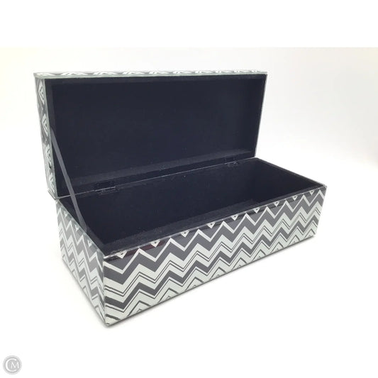 Jewelry Case By Clothes Mentor, Size: Xlarge