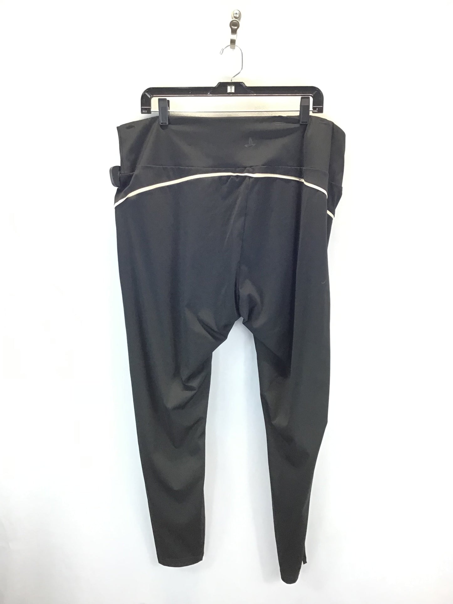 Athletic Leggings By Clothes Mentor In Black & White, Size: 22w