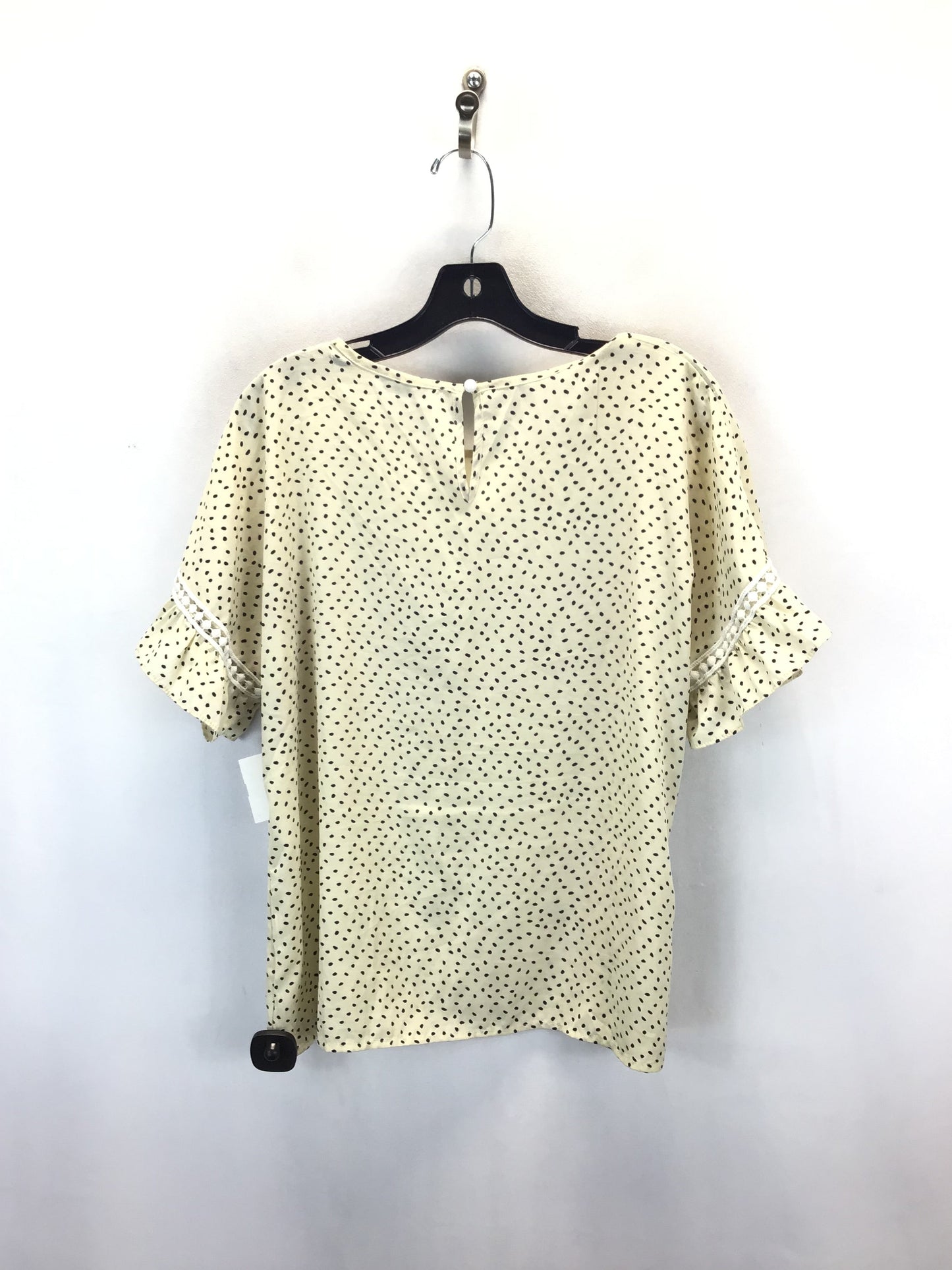 Top Short Sleeve By Shein In Polkadot Pattern, Size: L