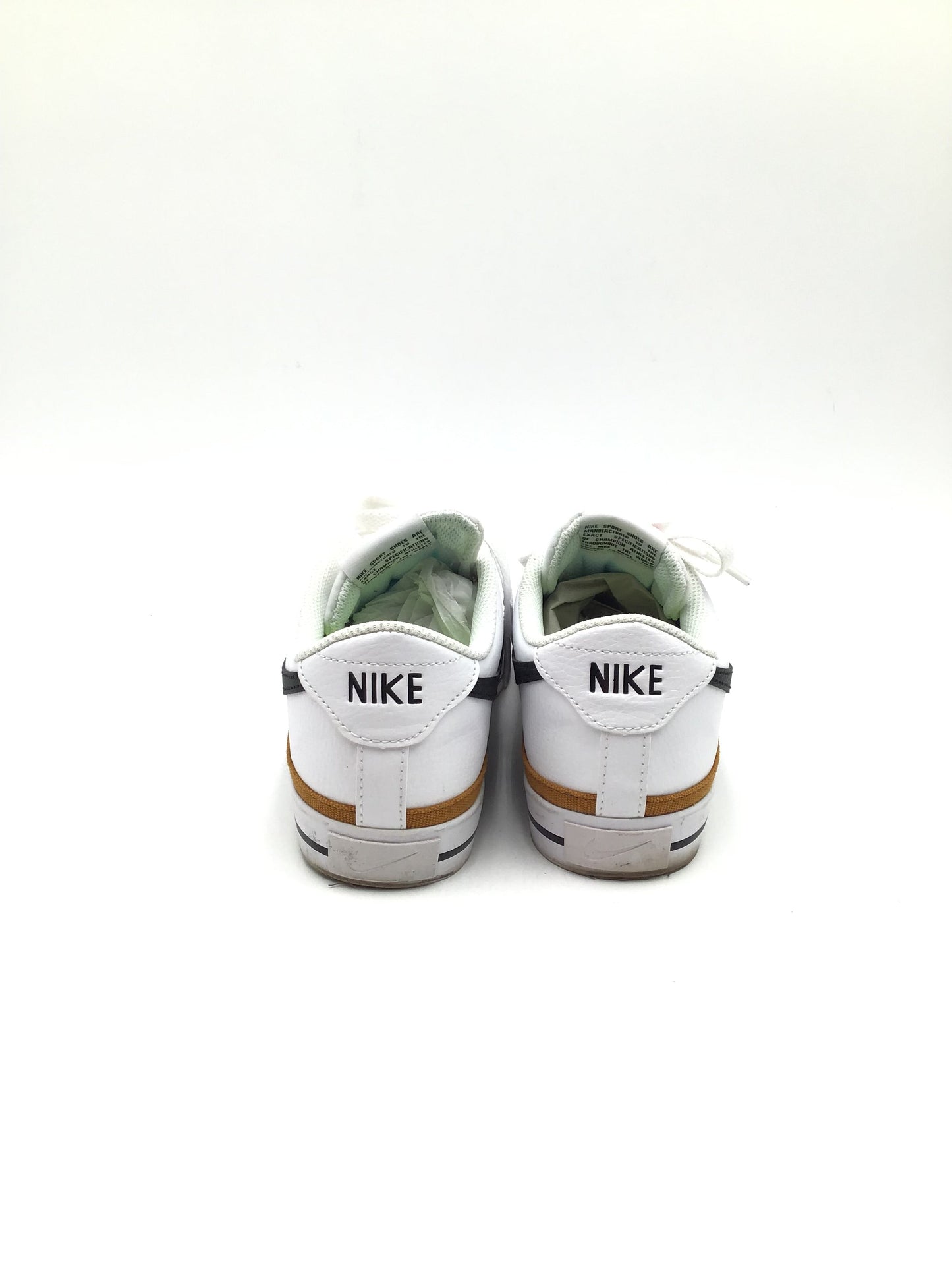 Shoes Sneakers By Nike In White, Size: 9