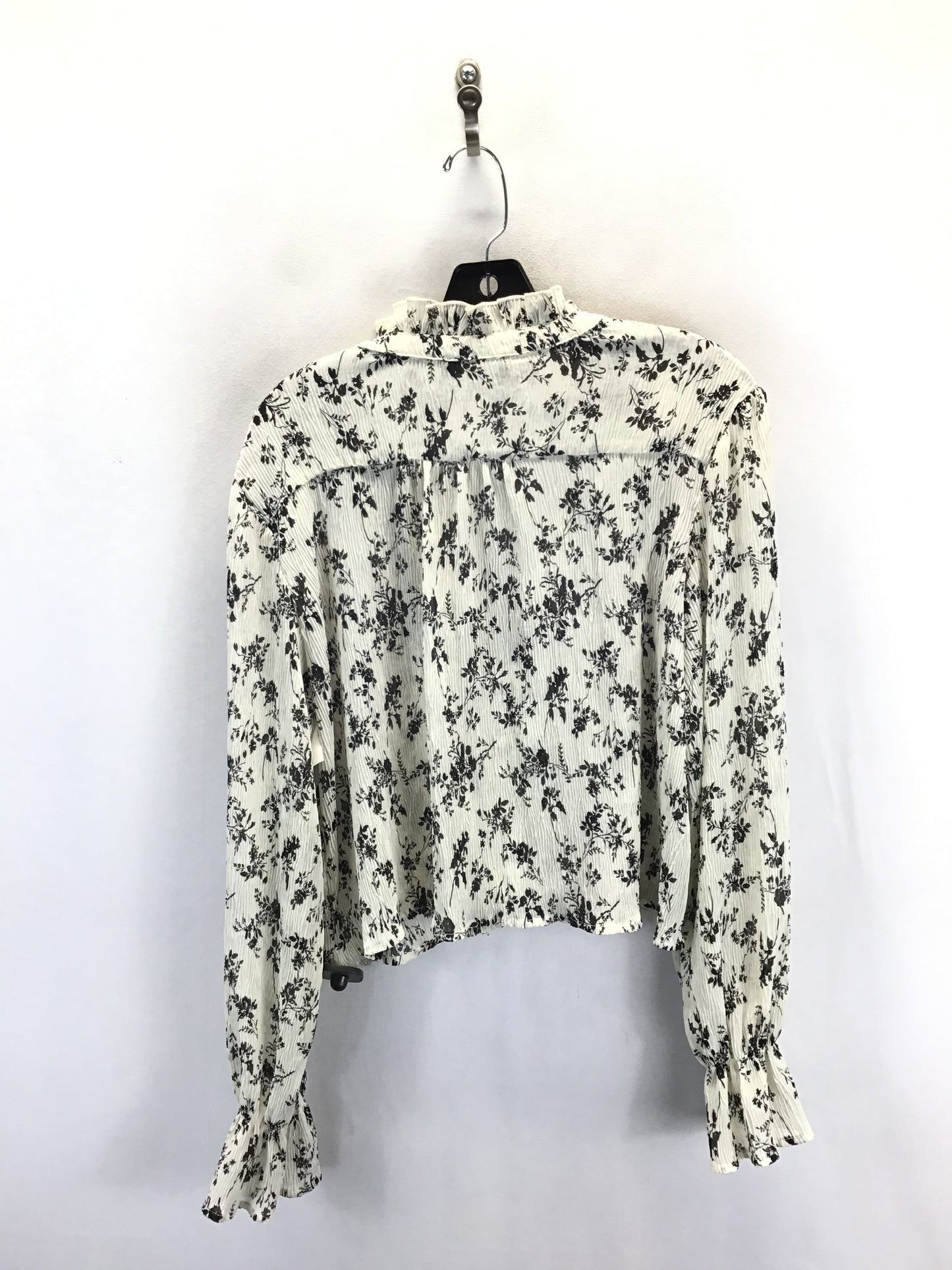 Top Long Sleeve By Lulus In Floral Print, Size: M