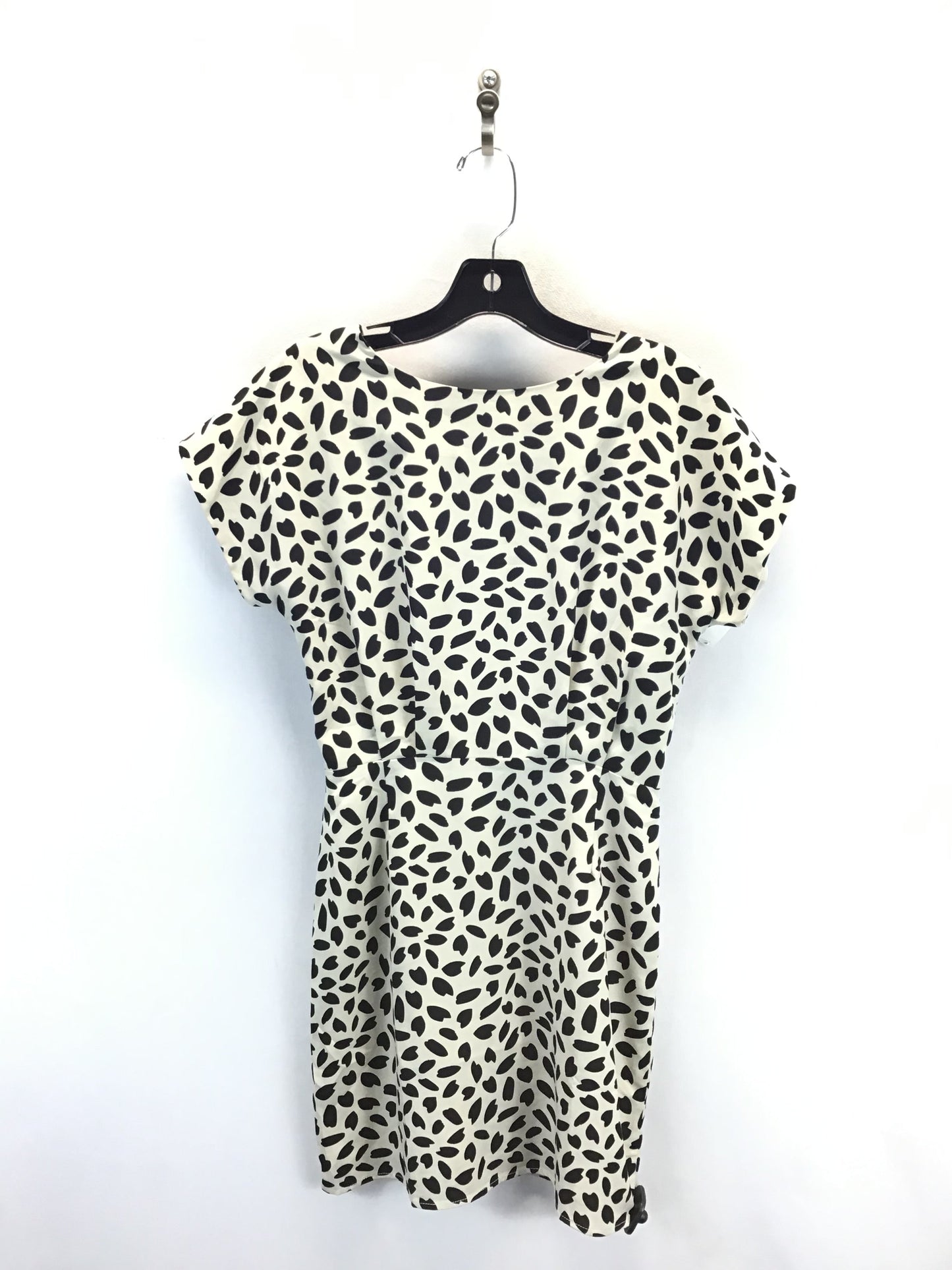 Dress Casual Short By Clothes Mentor In Black & Cream, Size: S