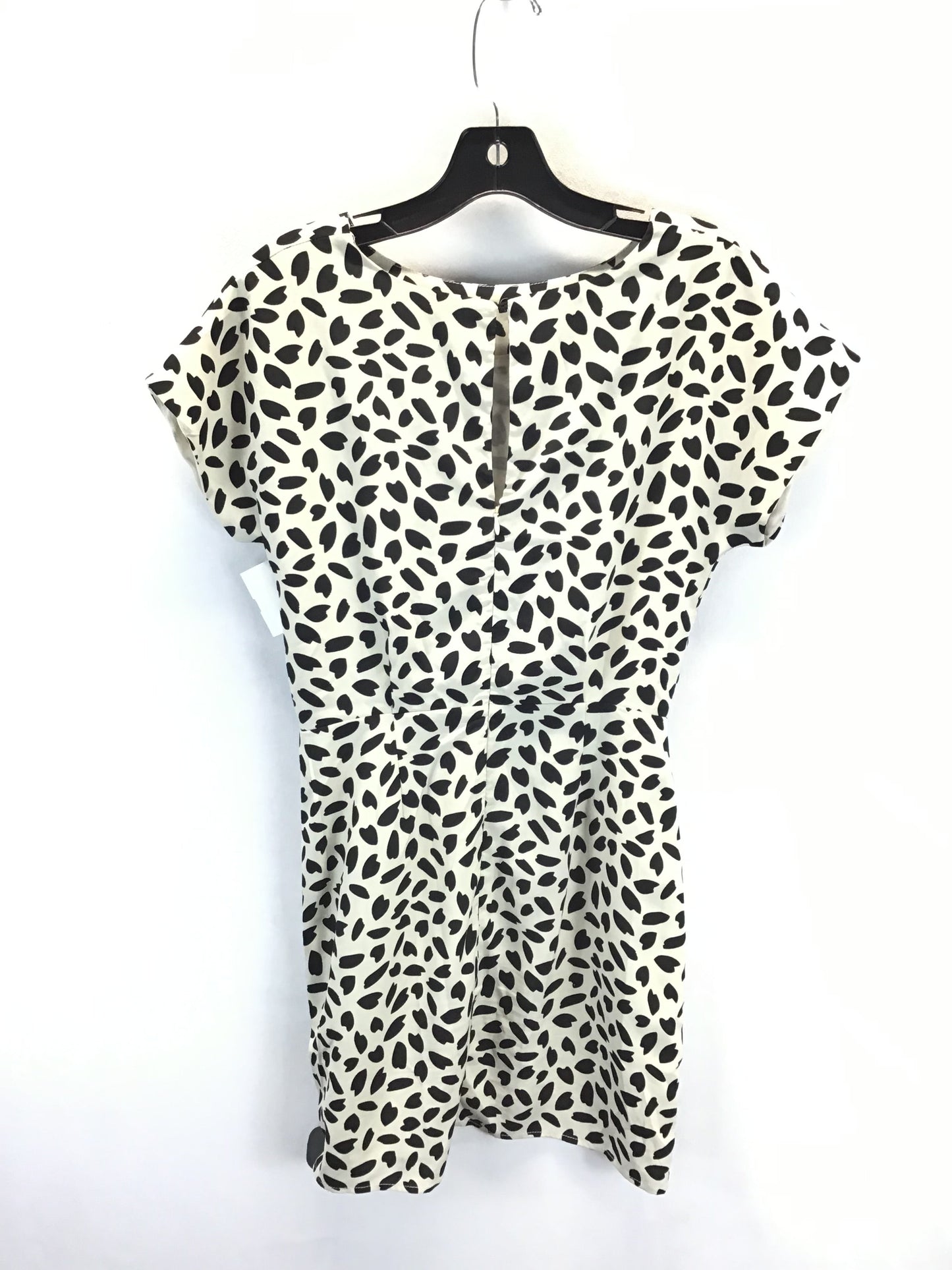 Dress Casual Short By Clothes Mentor In Black & Cream, Size: S