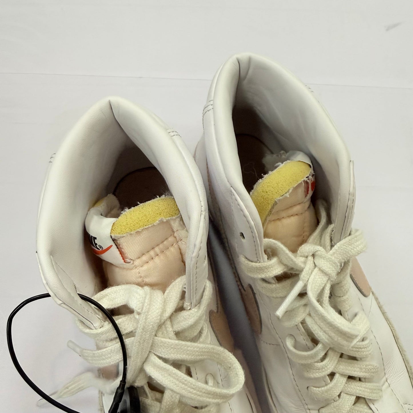 Shoes Sneakers By Nike In White, Size: 9.5