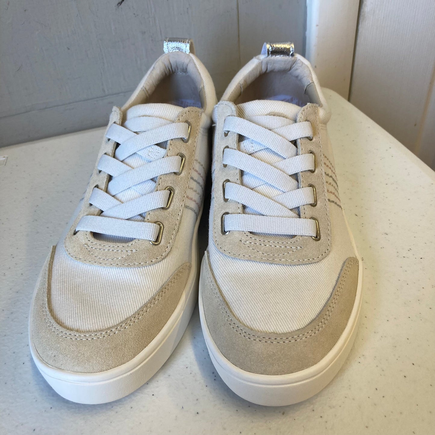 Shoes Sneakers By Revitalign In White, Size:8
