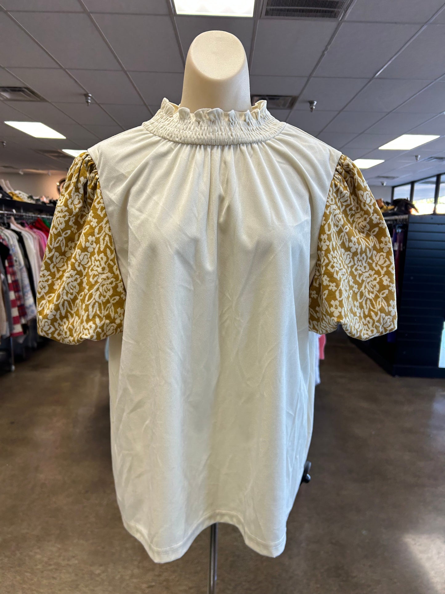 Top Ss By Voy In Cream, Size:L