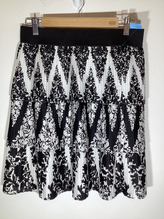 Skirt Midi By White House Black Market  Size: S