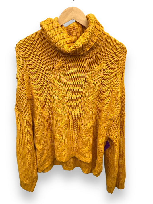 Yellow Sweater Clothes Mentor, Size S