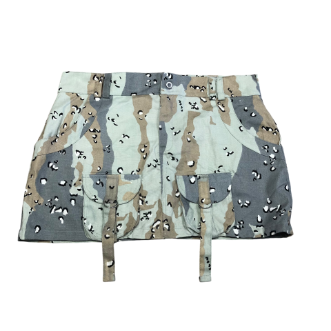 Skirt Mini & Short By Pretty Little Thing In Camouflage Print, Size: 10