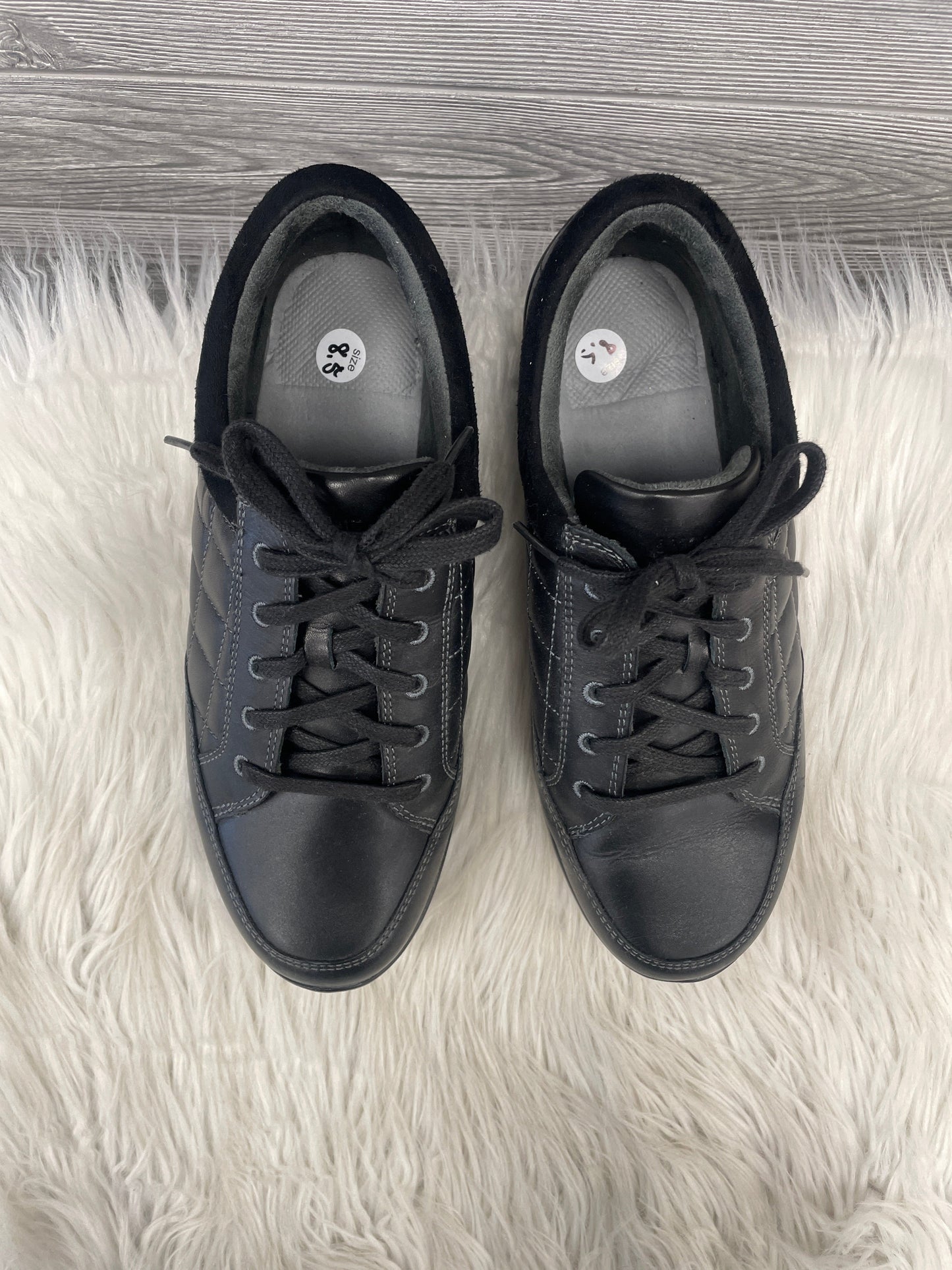 Shoes Sneakers By Clothes Mentor In Black, Size: 8.5