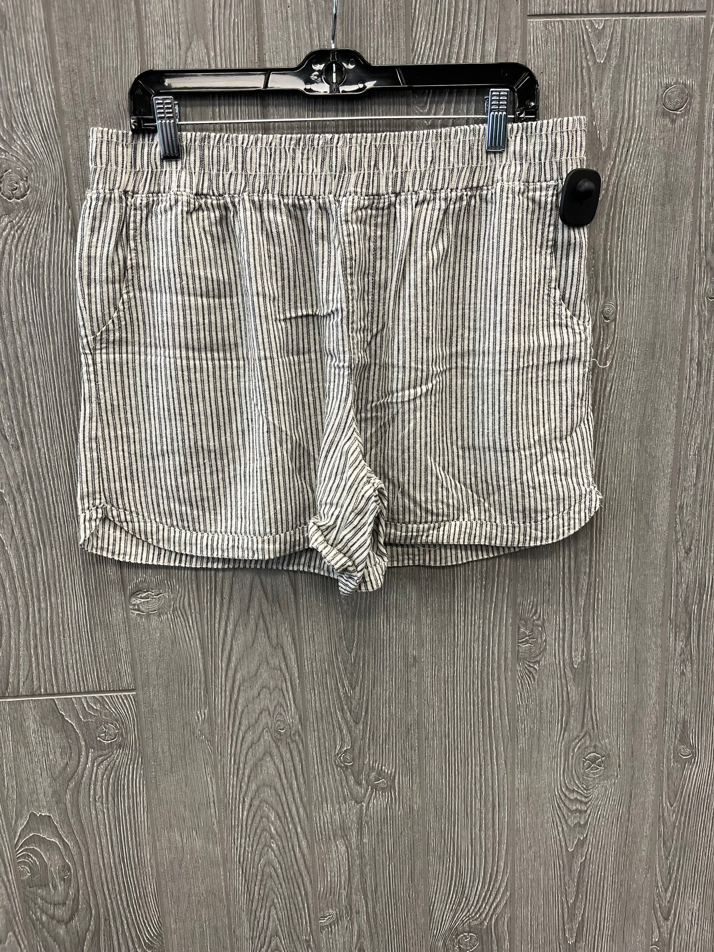 Cream Shorts Maurices, Size 12
