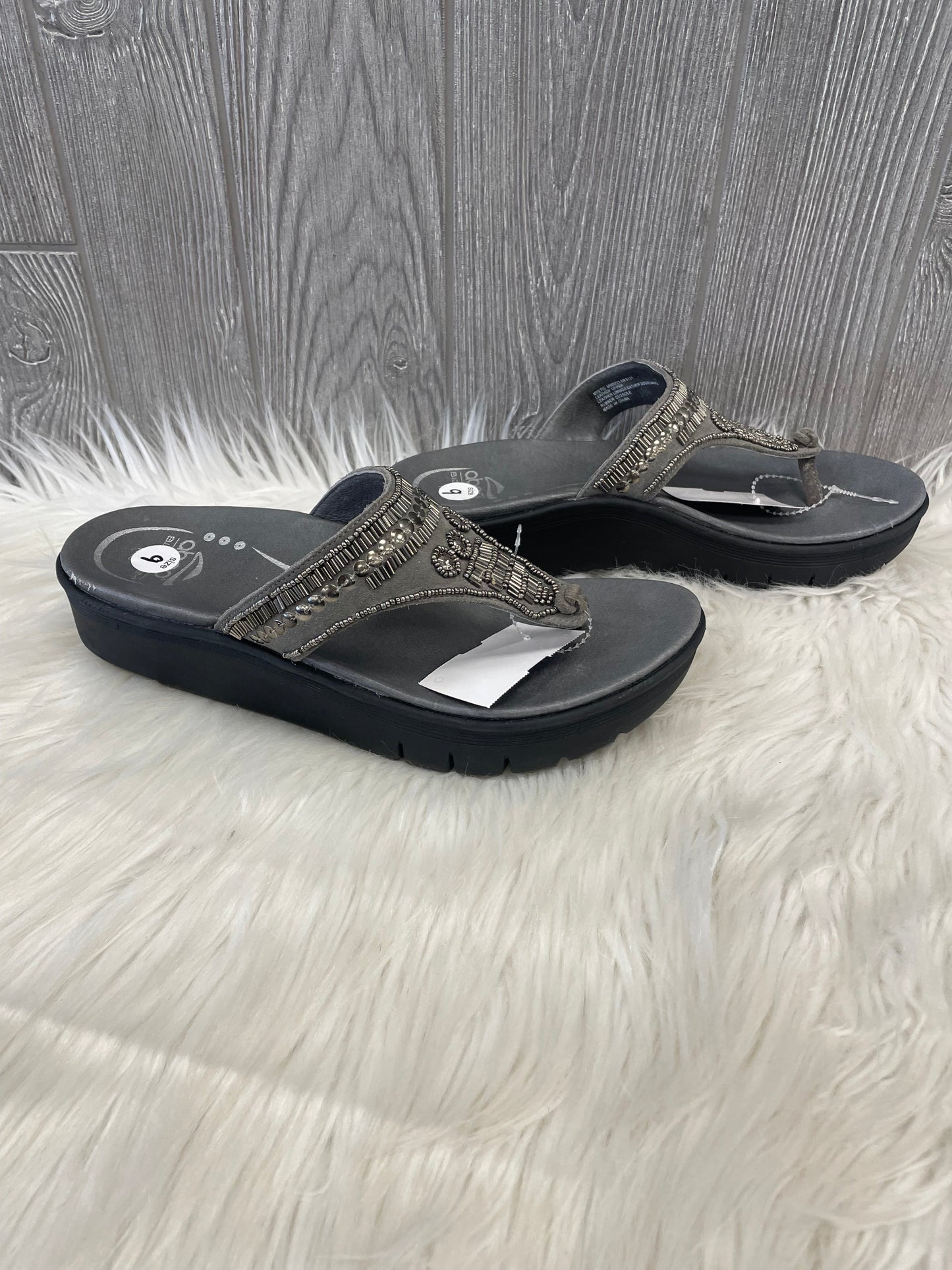 Grey Sandals Flats Abeo, Size 9
