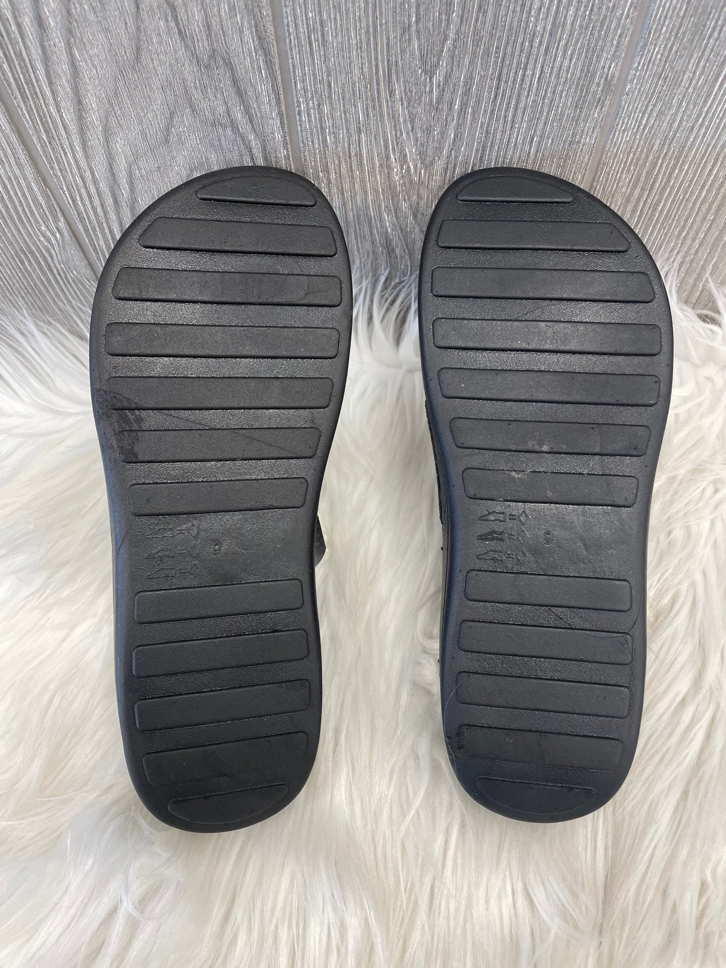 Black Sandals Flats Olivia Miller, Size 9
