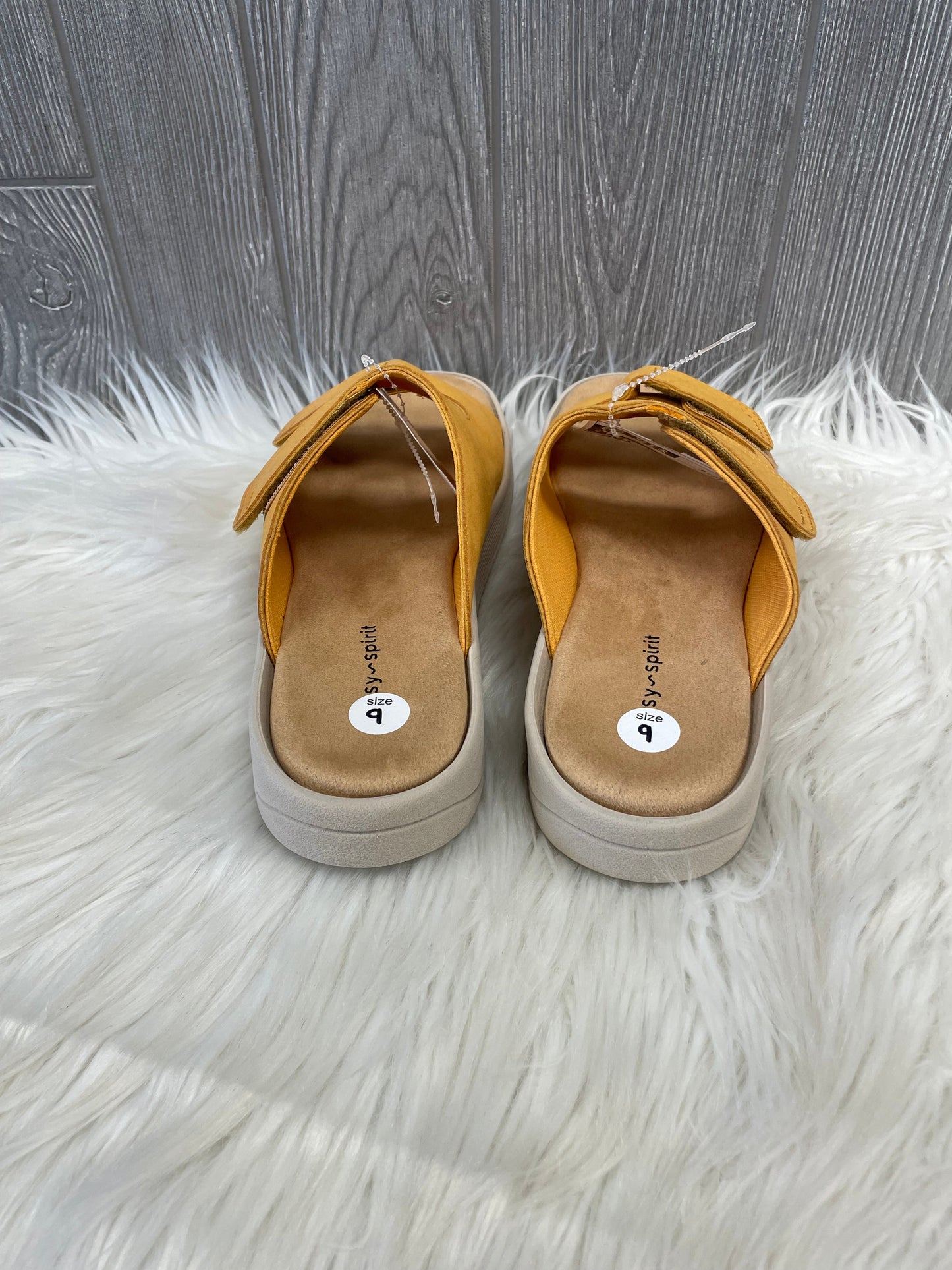 Yellow Sandals Flats Easy Spirit, Size 9