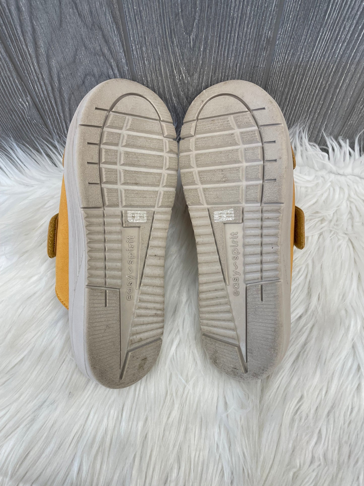Yellow Sandals Flats Easy Spirit, Size 9