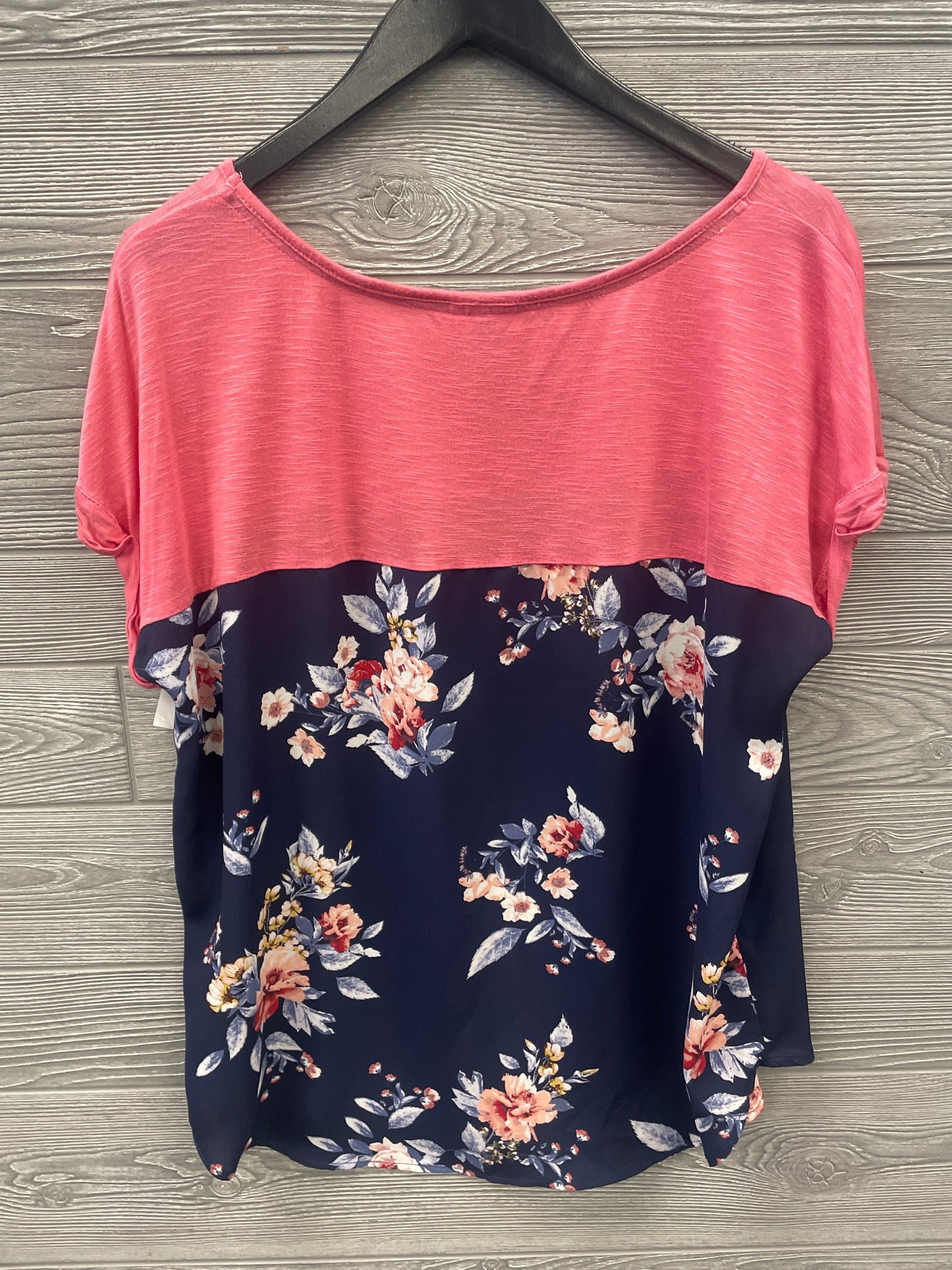 Top Short Sleeve By Knox Rose In Coral, Size: L