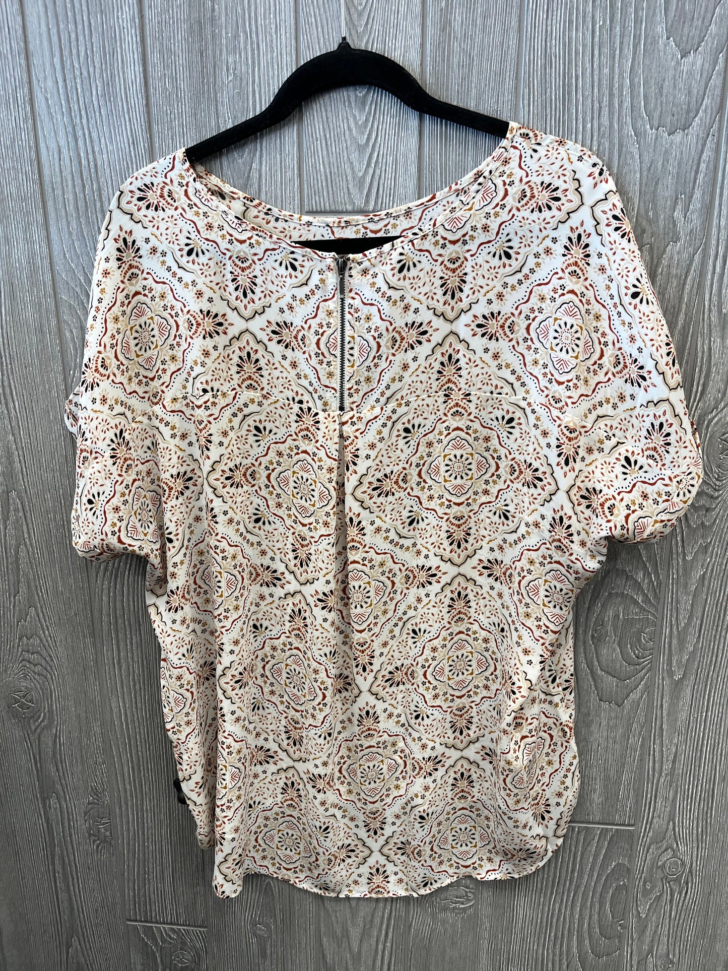 Blouse Short Sleeve By Maurices In Cream, Size: Xl