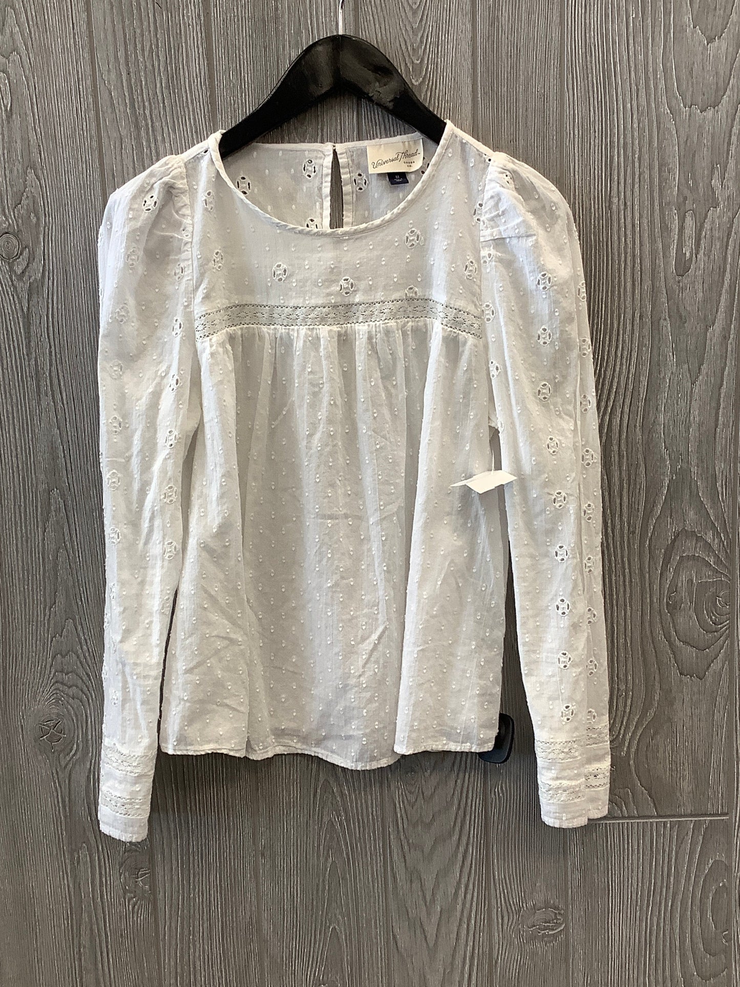 Top Long Sleeve By Universal Thread In White, Size: M