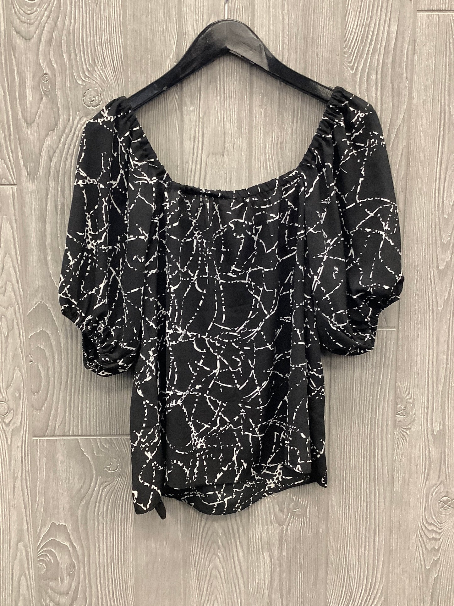 Blouse Short Sleeve By Clothes Mentor In Black, Size: S