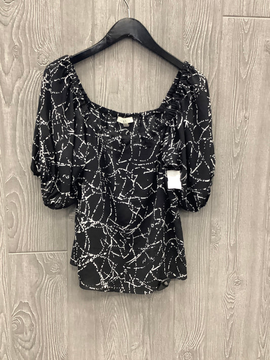 Blouse Short Sleeve By Clothes Mentor In Black, Size: S