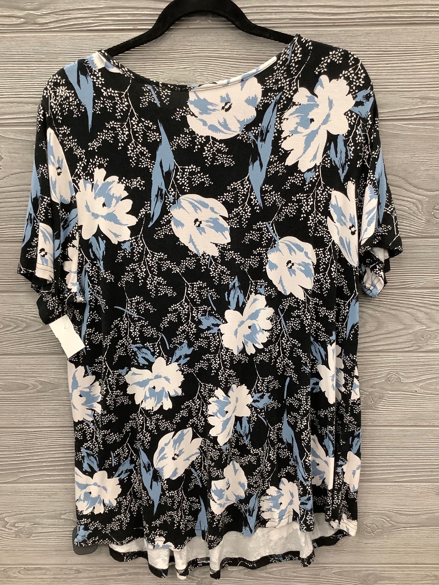 Top Short Sleeve By Clothes Mentor In Black, Size: 3x