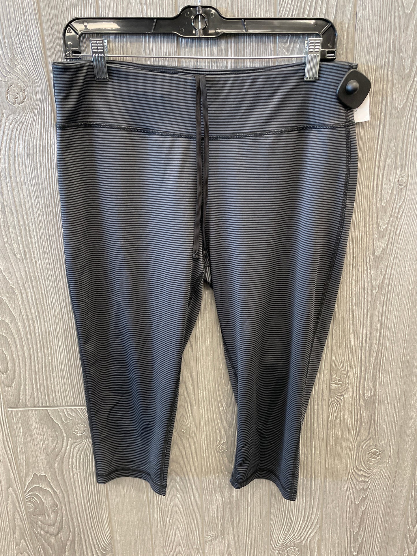 Athletic Leggings Capris By Danskin Now In Grey, Size: L