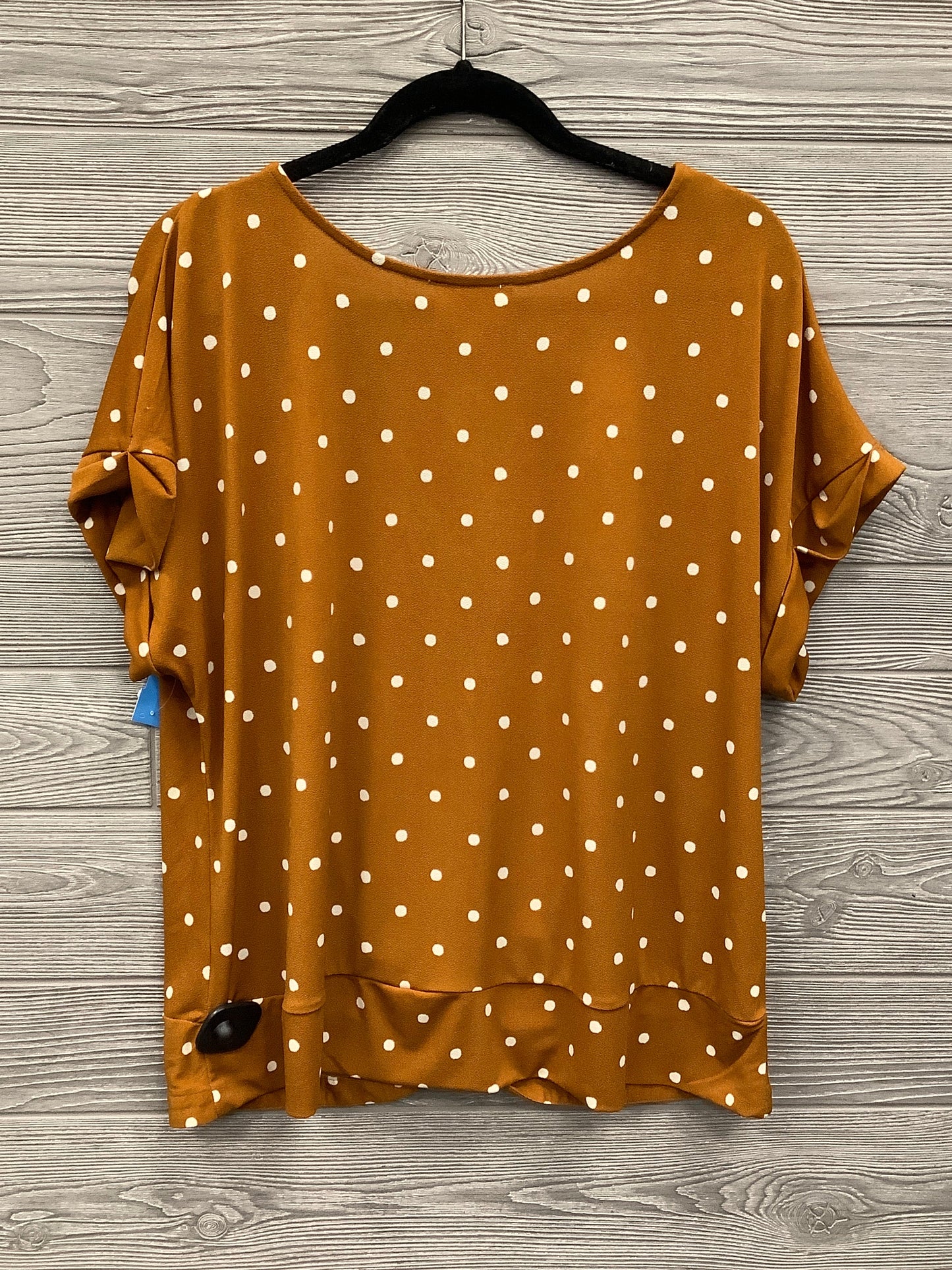 Top Short Sleeve By Clothes Mentor In Yellow, Size: 1x