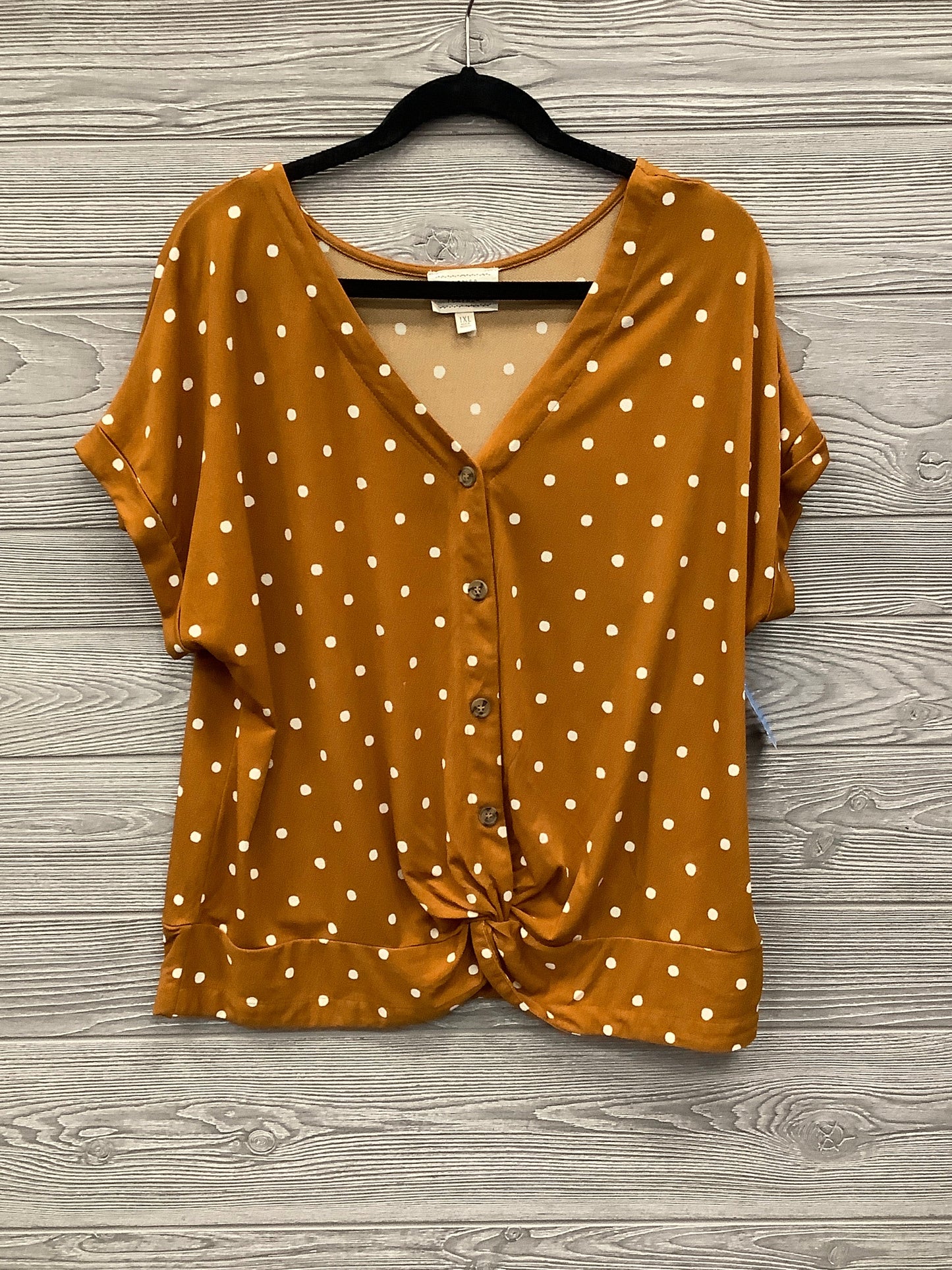 Top Short Sleeve By Clothes Mentor In Yellow, Size: 1x