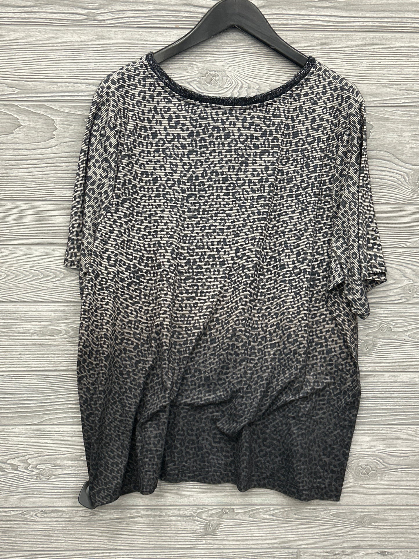 Top Short Sleeve By Cj Banks In Grey, Size: 2x