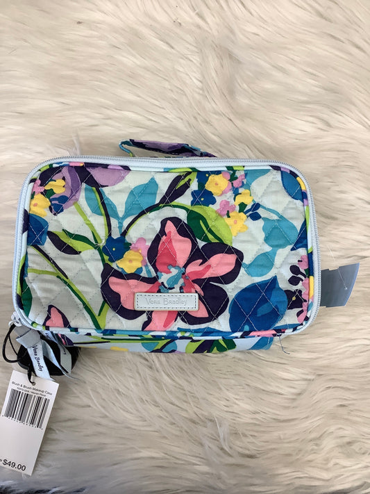 Makeup Bag By Vera Bradley, Size: Medium