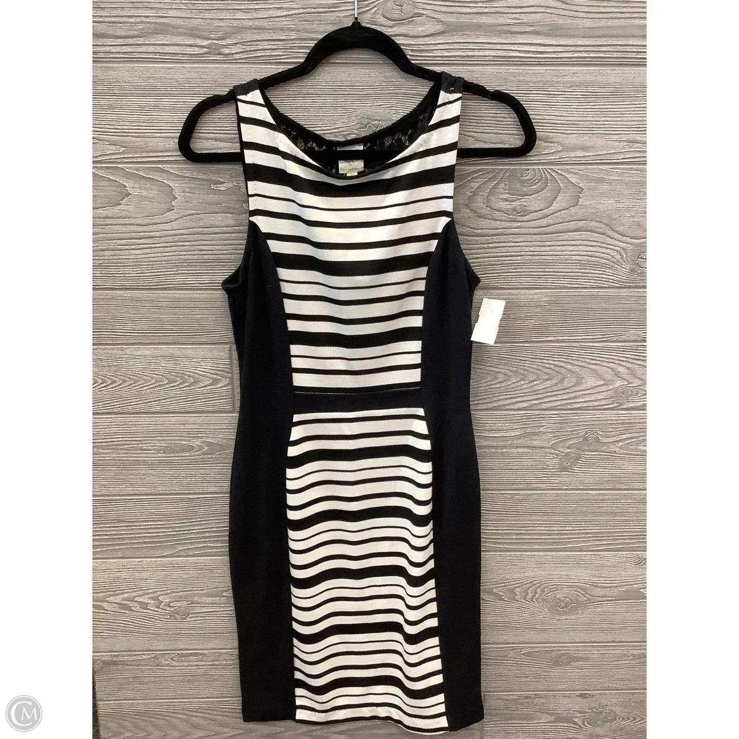 Dress Casual Short By Weston Wear In Black & White, Size: M