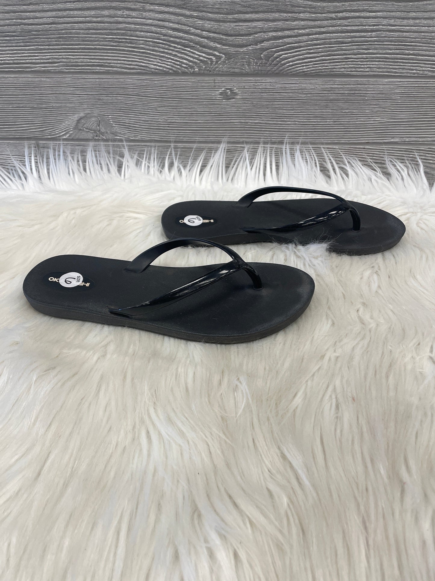 Sandals Flip Flops By Clothes Mentor In Black, Size: 6