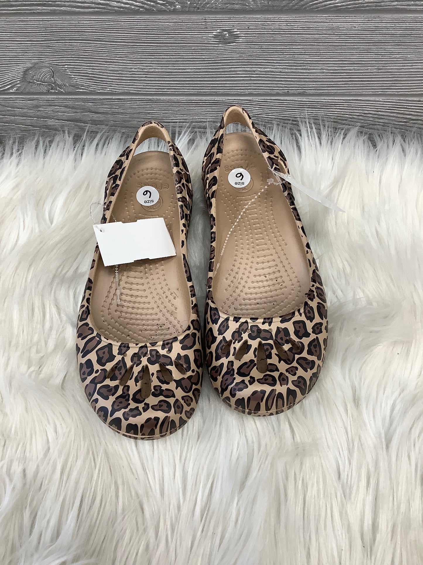 Sandals Flats By Crocs In Animal Print, Size: 6