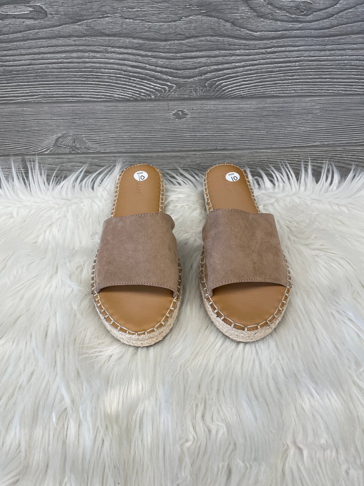 Sandals Flats By Old Navy In Tan, Size: 10