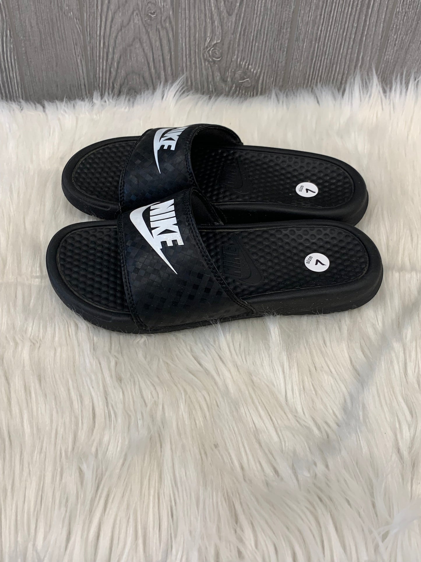 Black Sandals Flats Nike, Size 7